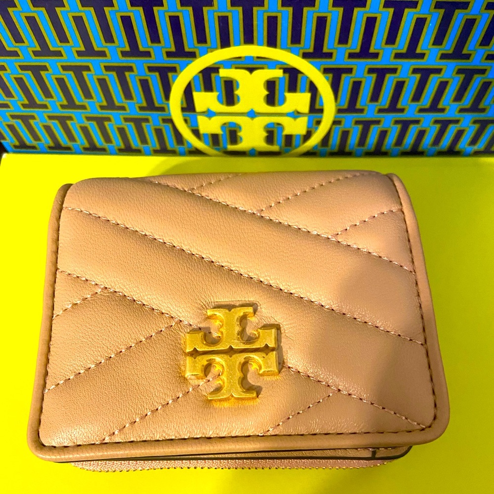Tory Burch Wallet new with tag pale pink